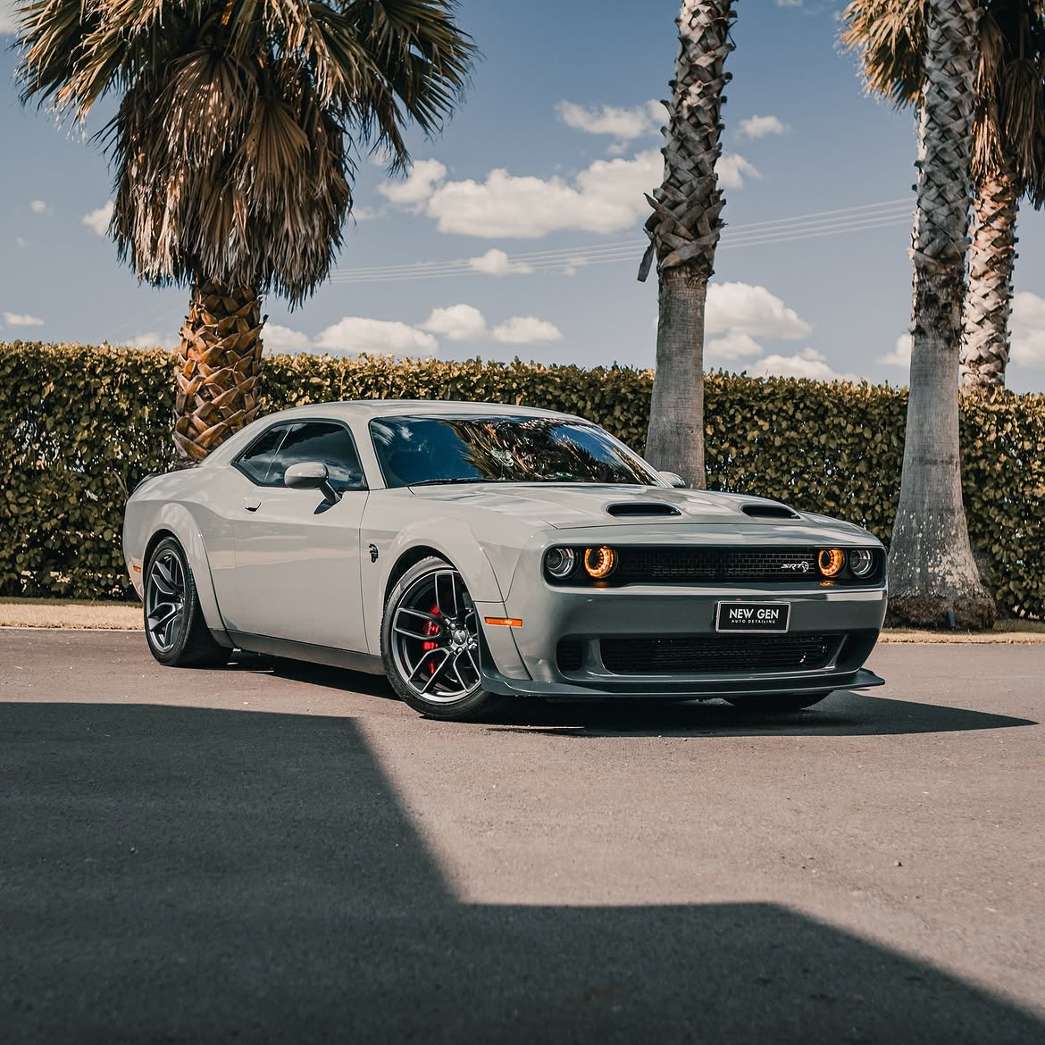 Dodge Challenger Hellcat — front three-quarter