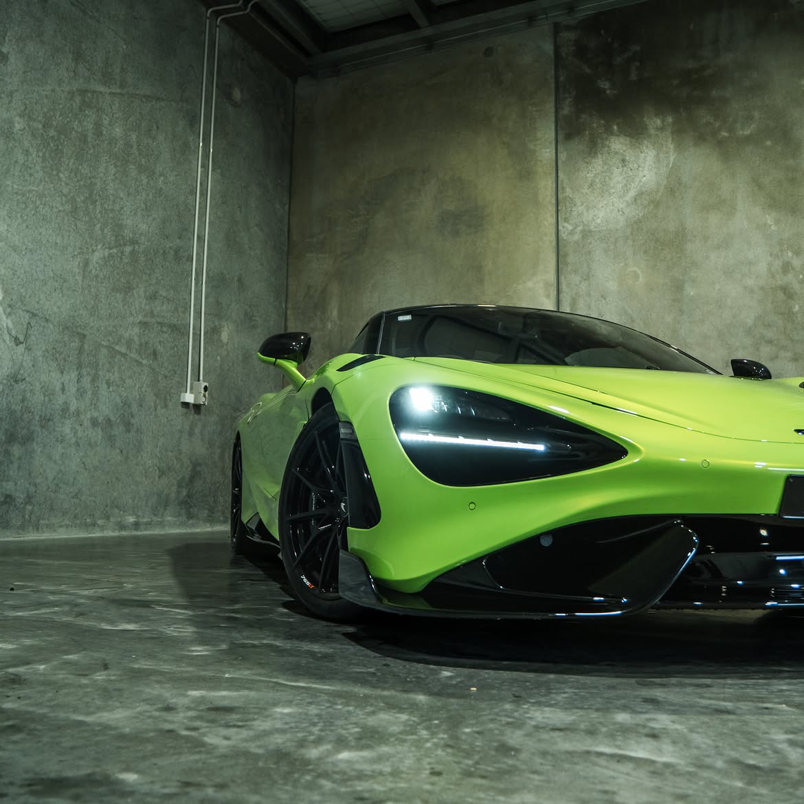 McLaren 765LT — front three-quarter